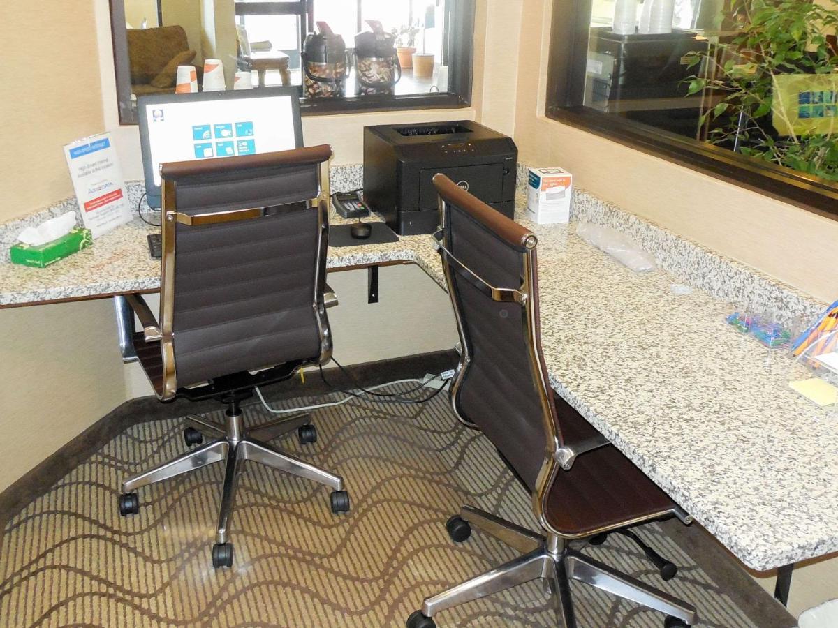 Giles Hotel Inn And Suites Pulaski Bagian luar foto