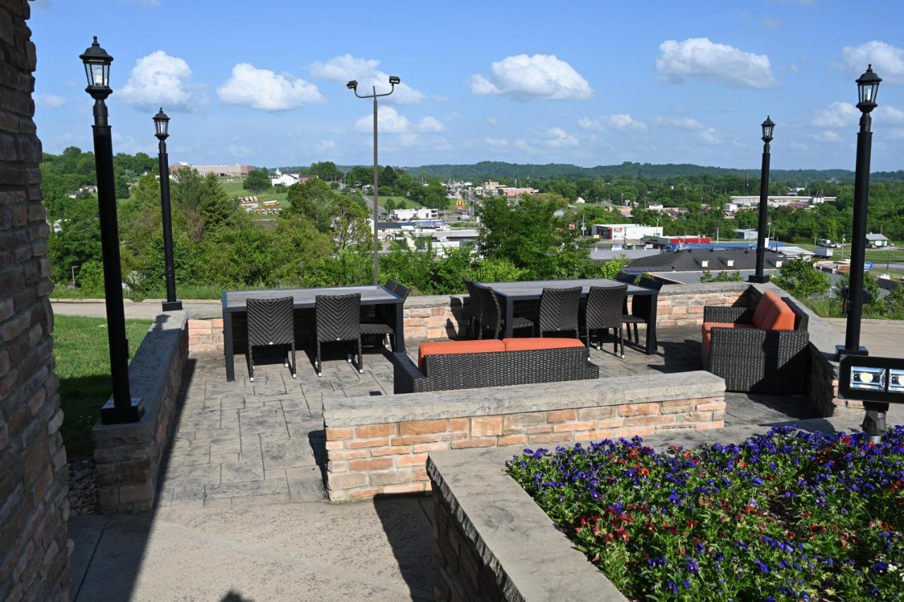 Giles Hotel Inn And Suites Pulaski Bagian luar foto