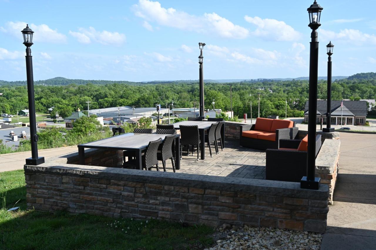 Giles Hotel Inn And Suites Pulaski Bagian luar foto