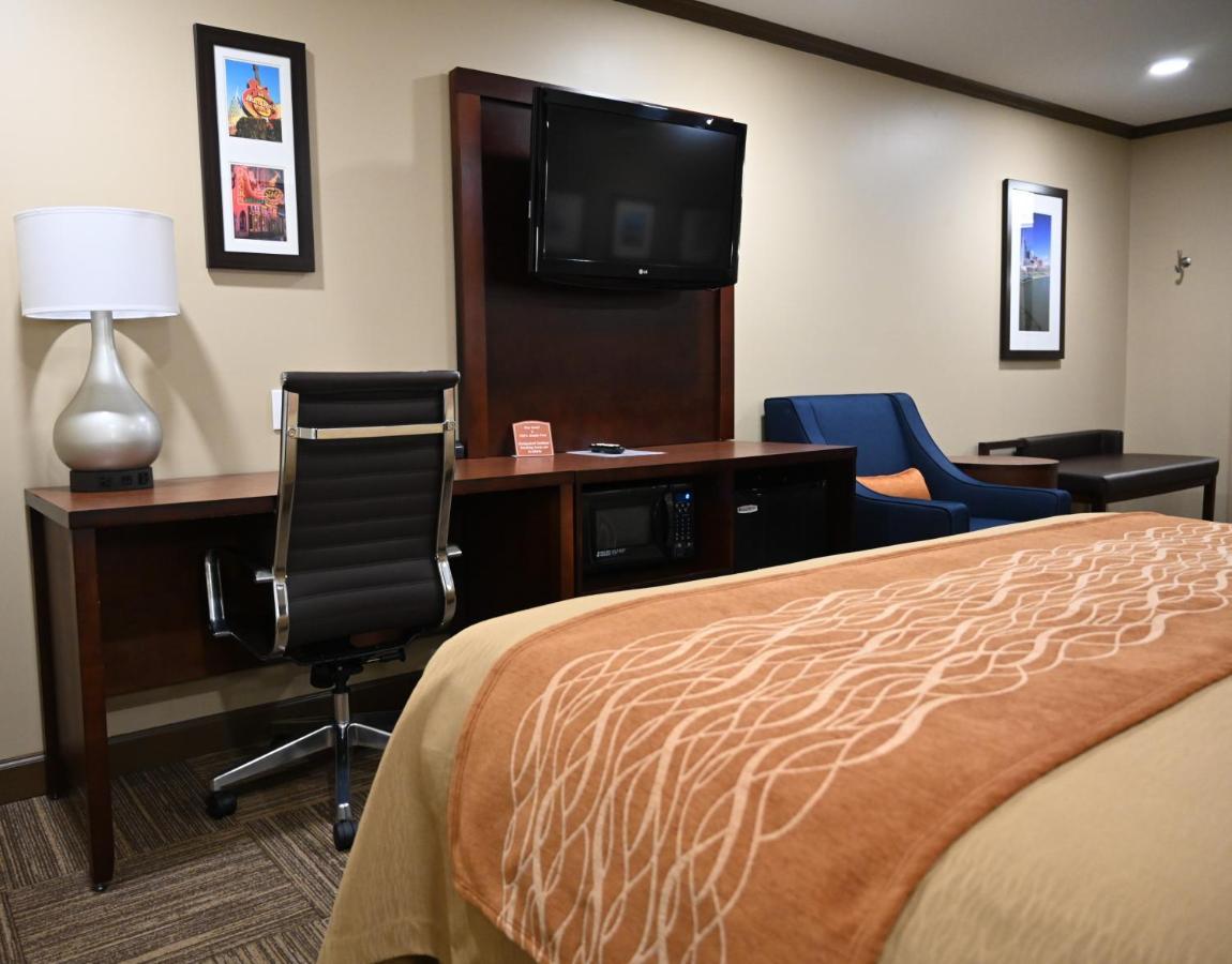 Giles Hotel Inn And Suites Pulaski Bagian luar foto