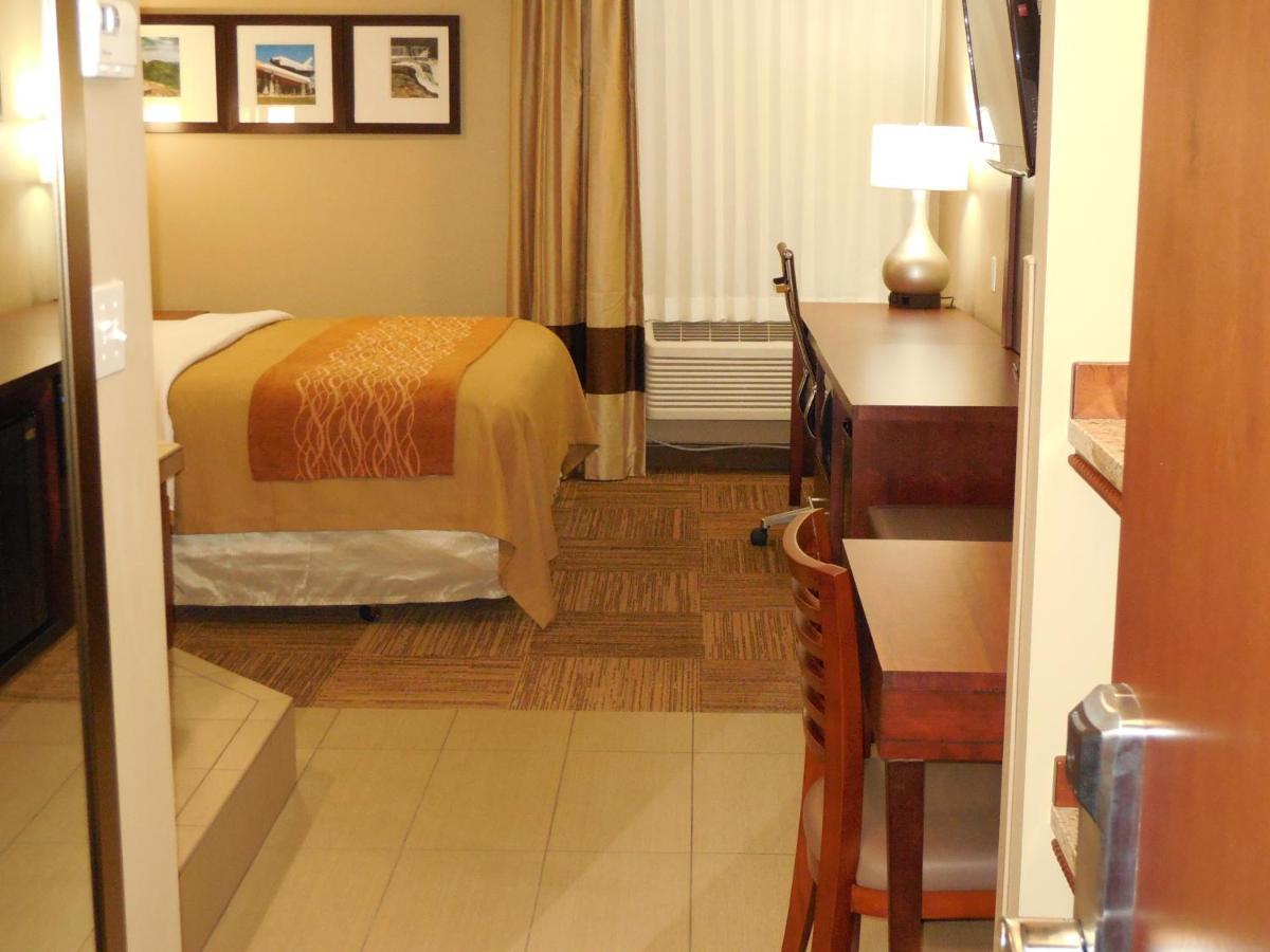Giles Hotel Inn And Suites Pulaski Bagian luar foto