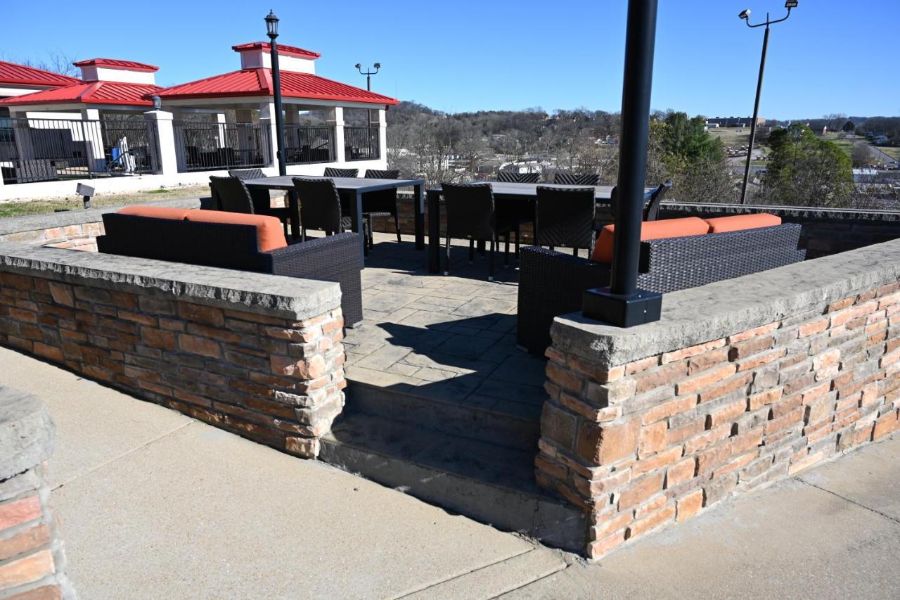 Giles Hotel Inn And Suites Pulaski Bagian luar foto