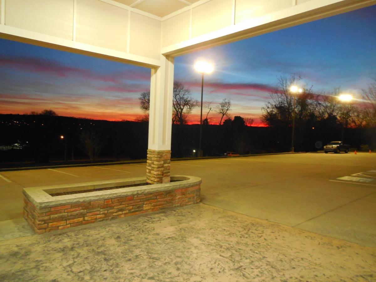 Giles Hotel Inn And Suites Pulaski Bagian luar foto