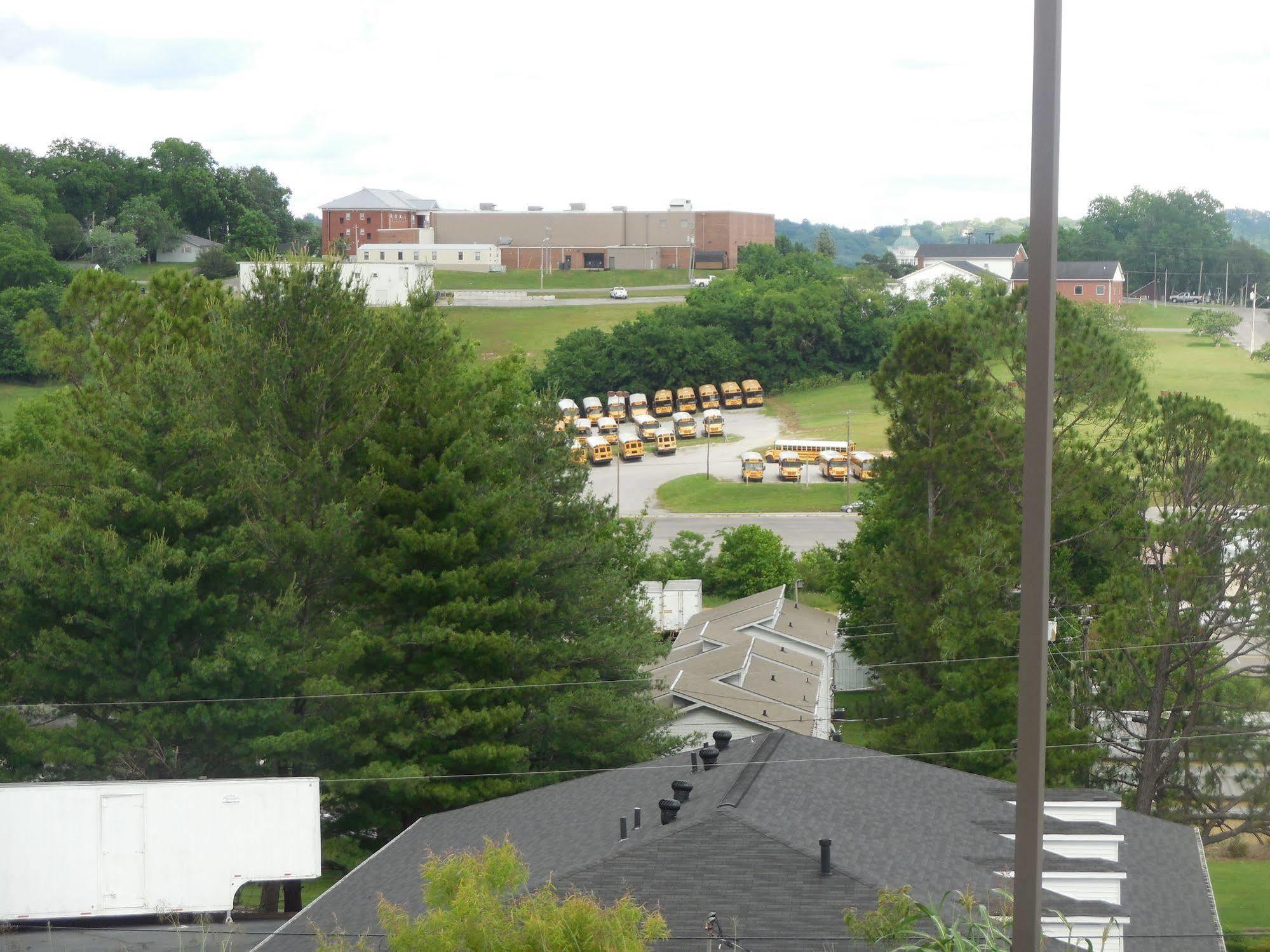 Giles Hotel Inn And Suites Pulaski Bagian luar foto