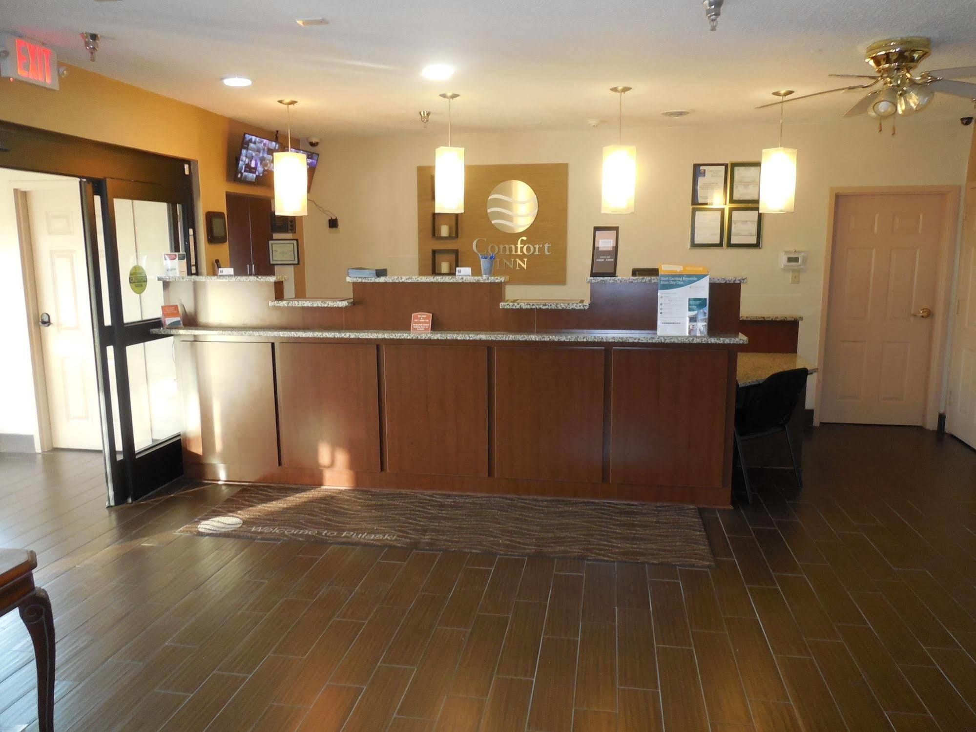 Giles Hotel Inn And Suites Pulaski Bagian luar foto