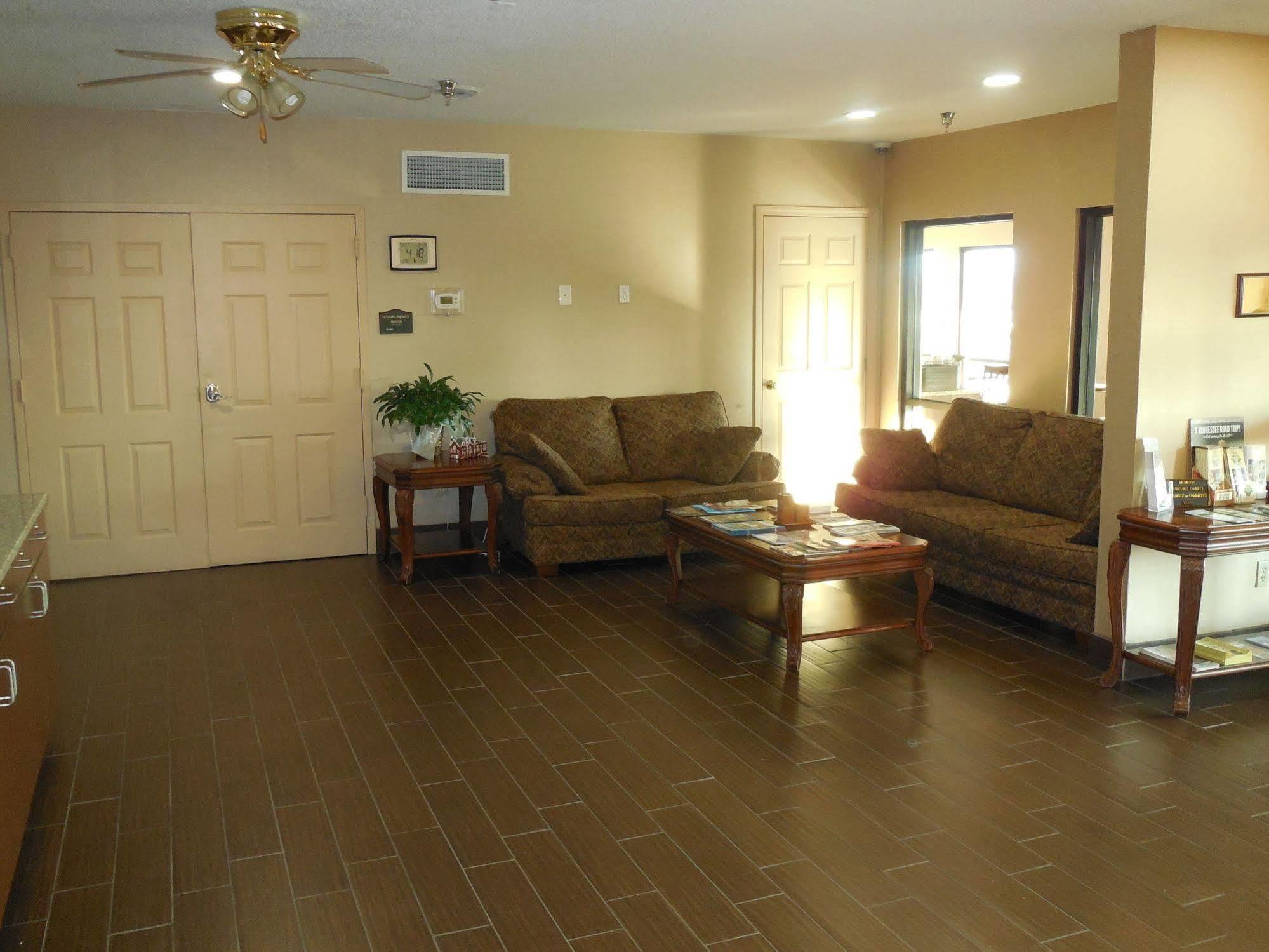 Giles Hotel Inn And Suites Pulaski Bagian luar foto