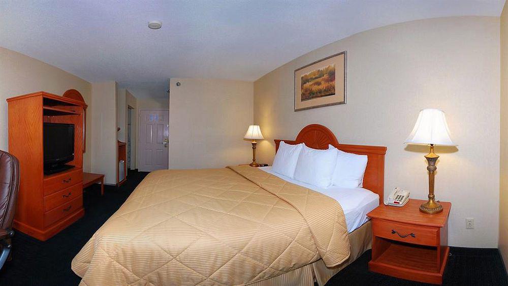 Giles Hotel Inn And Suites Pulaski Bagian luar foto